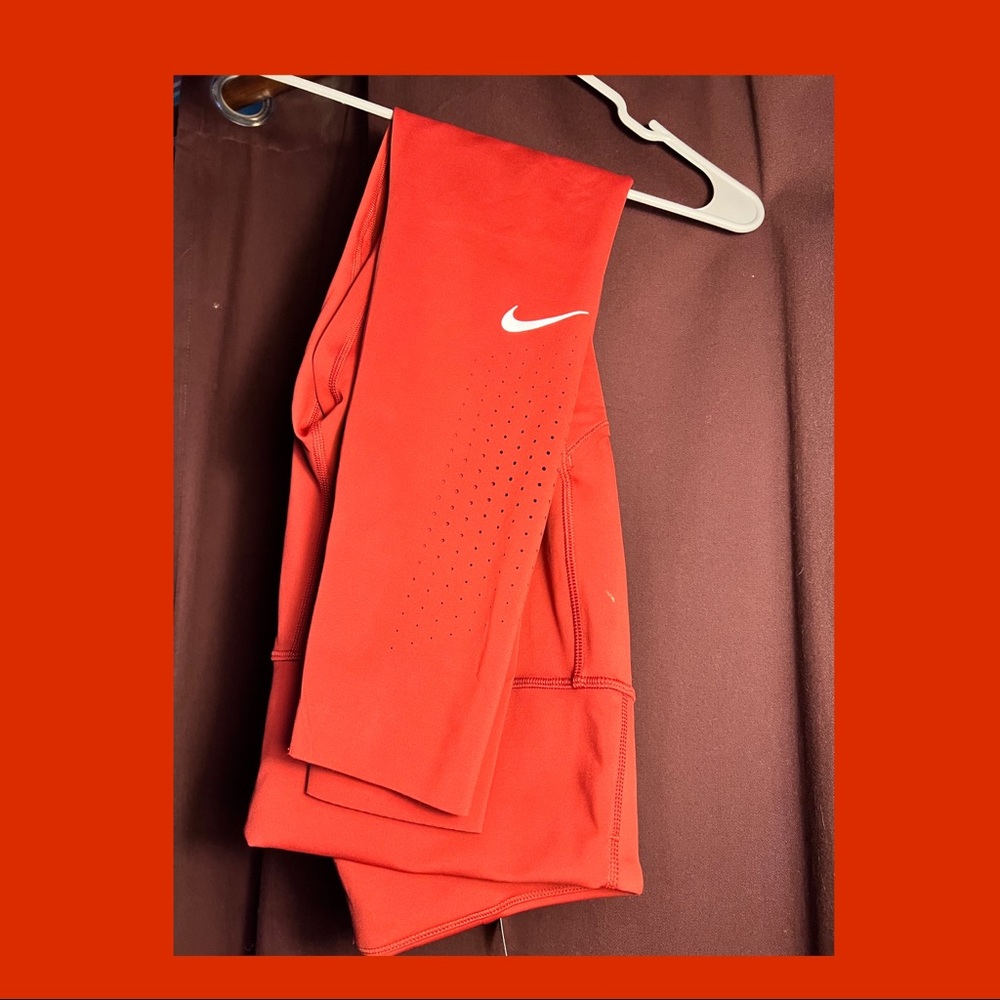 (Nike workout yoga pants)